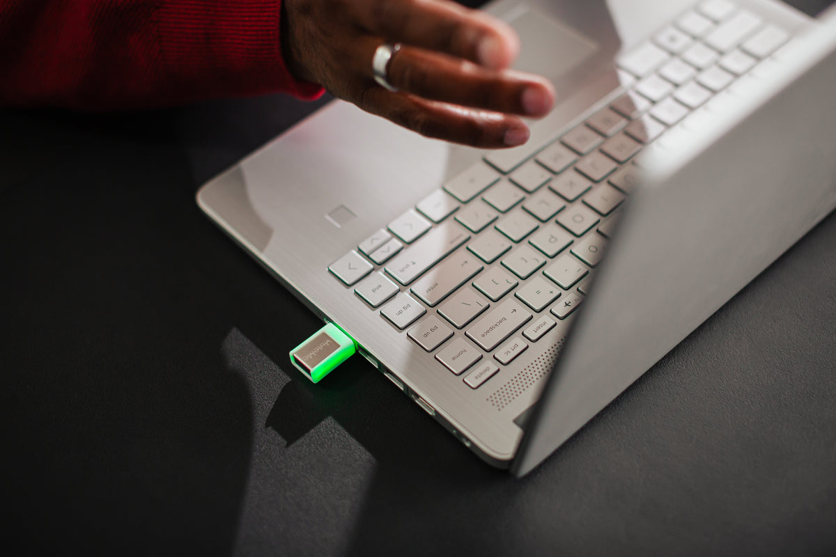 MuteMe Mini - The Illuminated Mute Button